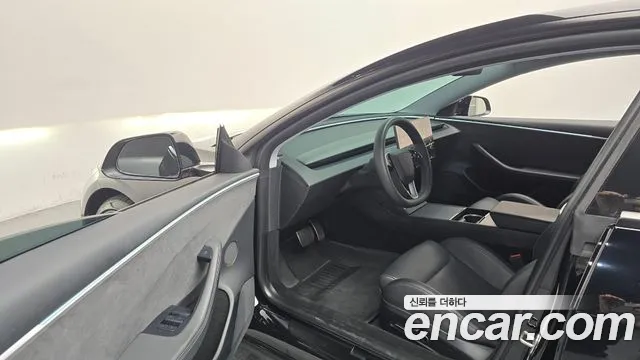 Tesla Model 3 — Фото автомобиля 15