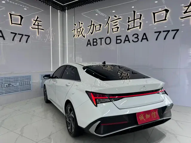 Hyundai Elantra — Фото автомобиля 5