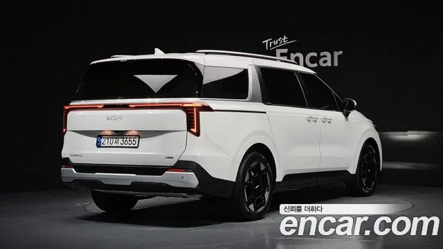 Kia Carnival Generation 4 — Фото автомобиля 2