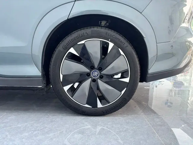 BYD Tang L — Фото автомобиля 9