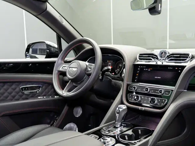 Bentley Bentayga — Фото автомобиля 18