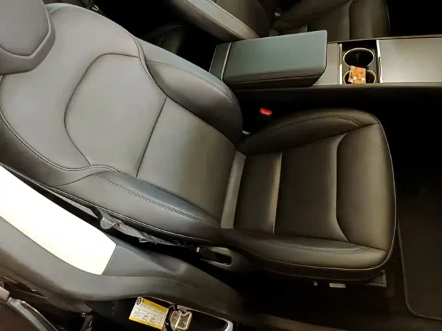 Tesla Model Y — Фото автомобиля 24