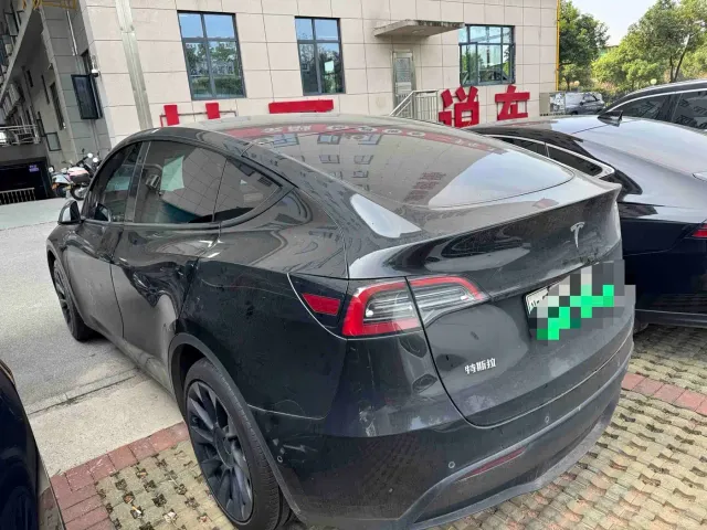 Tesla Model Y — Фото автомобиля 2