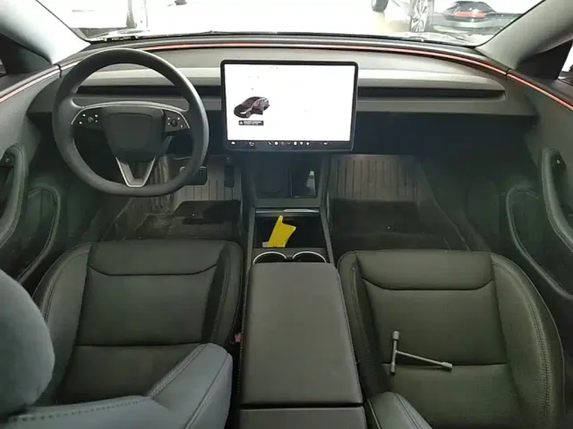 Tesla Model 3 — Фото автомобиля 9