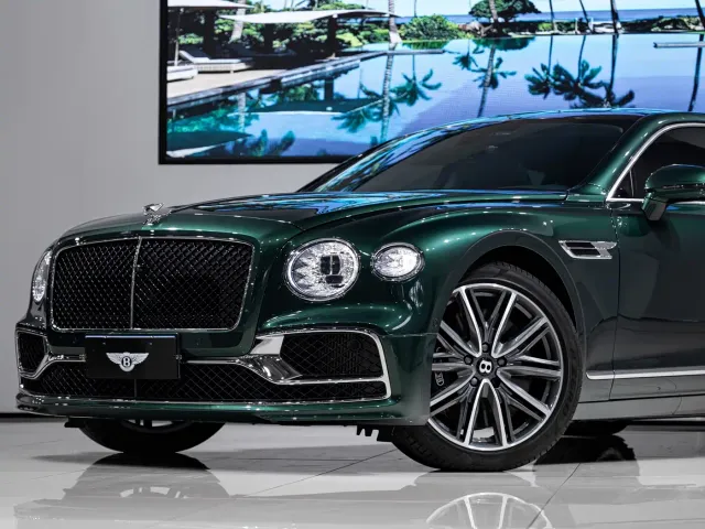 Bentley Flying Spur — Фото автомобиля 5
