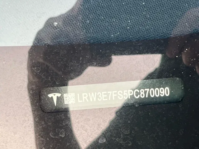 Tesla Model 3 — Фото автомобиля 19