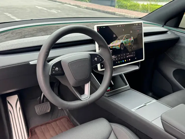 Tesla Model Y L — Фото автомобиля 4