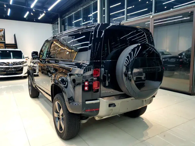 Land Rover Defender — Фото автомобиля 4