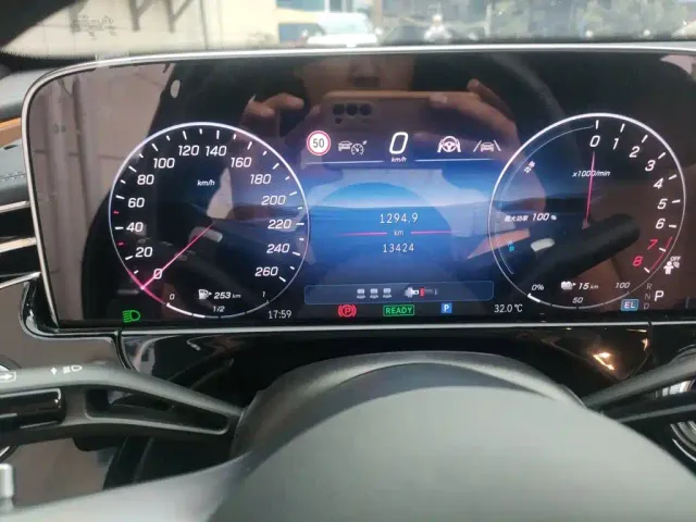 Mercedes-Benz E-Class — Фото автомобиля 13