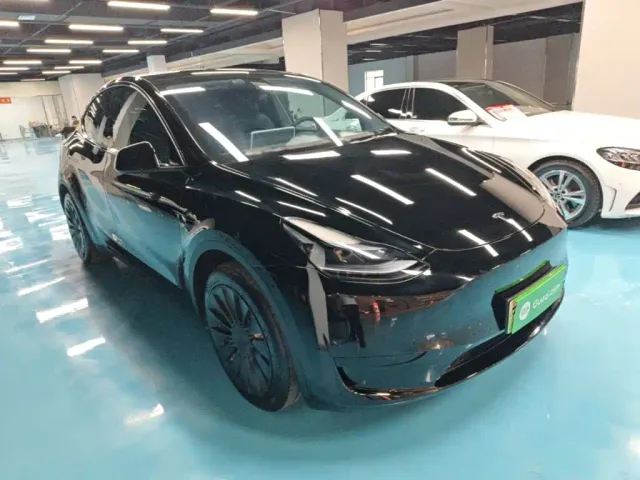 Tesla Model Y 2023 Rear-Wheel Drive Edition — Фото автомобиля 3
