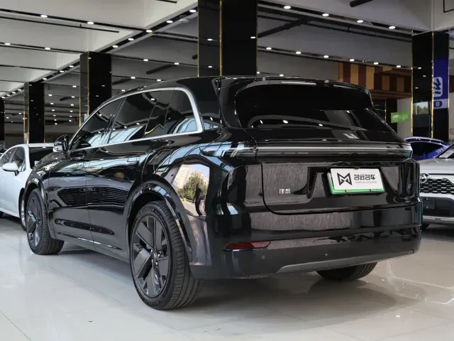Li Auto L7 — Фото автомобиля 22