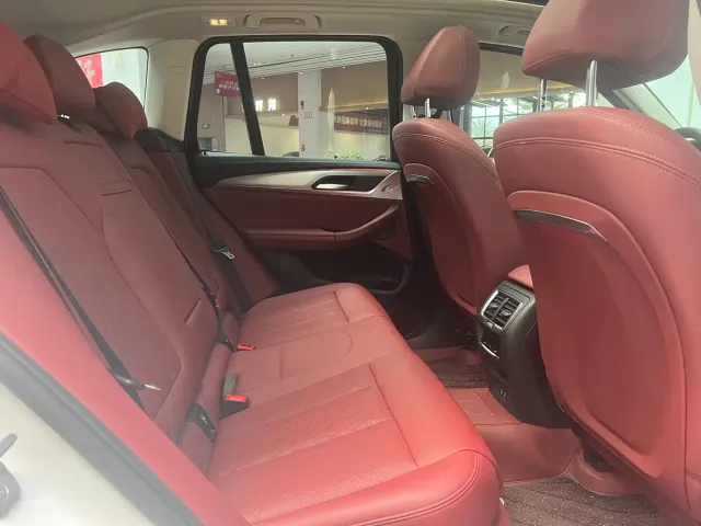 BMW iX3 — Фото автомобиля 11
