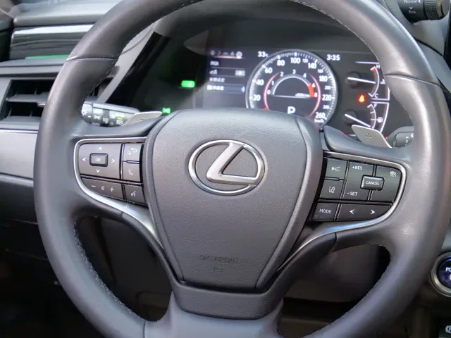 Lexus ES — Фото автомобиля 17