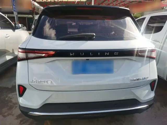 Wuling Asta — Фото автомобиля 5