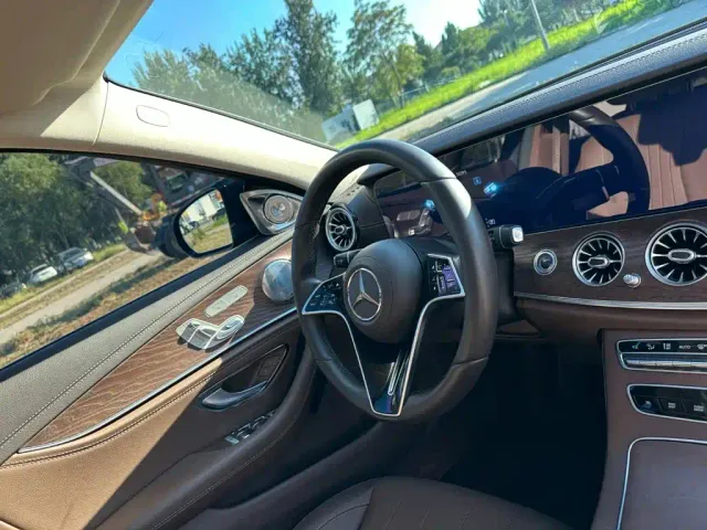 Mercedes-Benz E-Class — Фото автомобиля 17