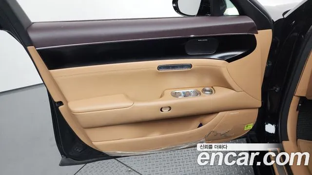 Genesis G90 Бензин 3.5 турбо AWD — Фото автомобиля 23