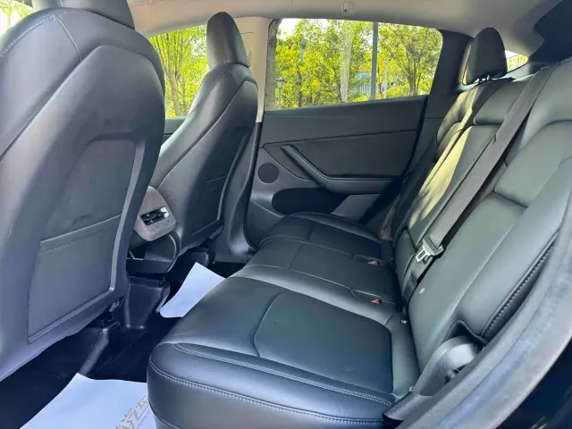 Tesla Model Y — Фото автомобиля 7