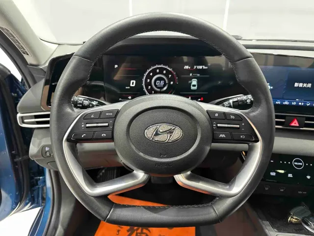 Hyundai Elantra — Фото автомобиля 11