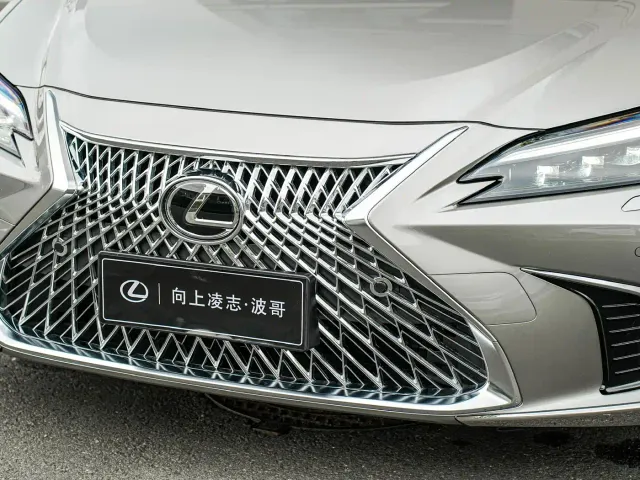 Lexus ES — Фото автомобиля 9