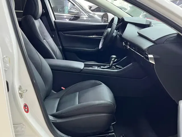 Mazda Axela — Фото автомобиля 20