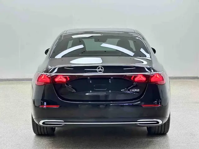 Mercedes-Benz E-Class — Фото автомобиля 29