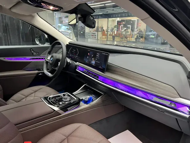 BMW 7 Series — Фото автомобиля 13