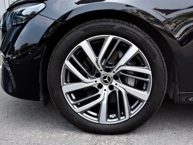 Mercedes-Benz E-Class — Фото автомобиля 21