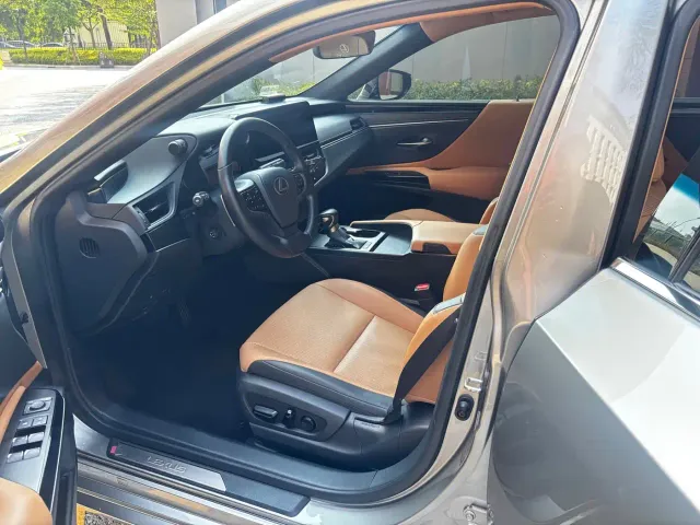 Lexus ES — Фото автомобиля 4