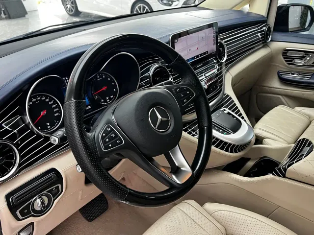 Mercedes-Benz V-Class — Фото автомобиля 14
