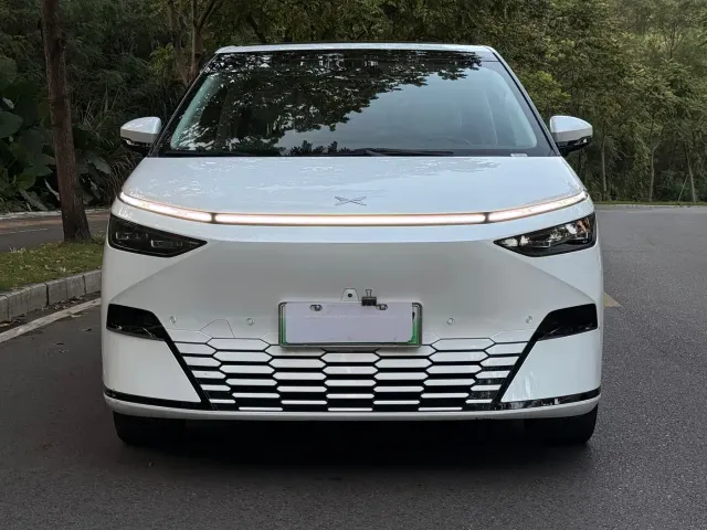 Xpeng X9 — Фото автомобиля 2