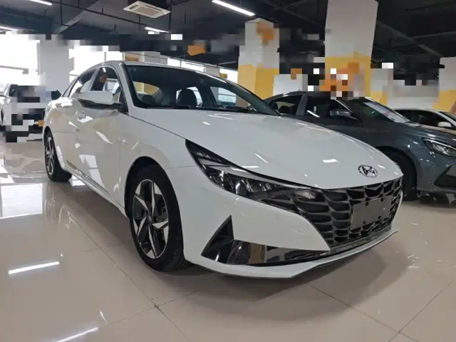 Hyundai Elantra — Фото автомобиля 3