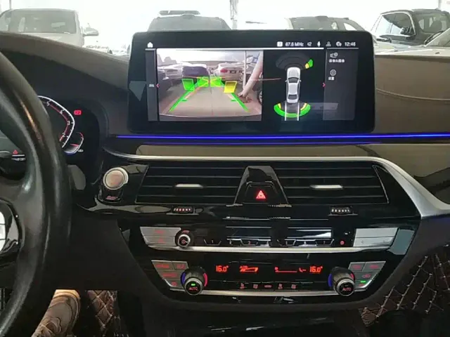 BMW 5 Series — Фото автомобиля 12