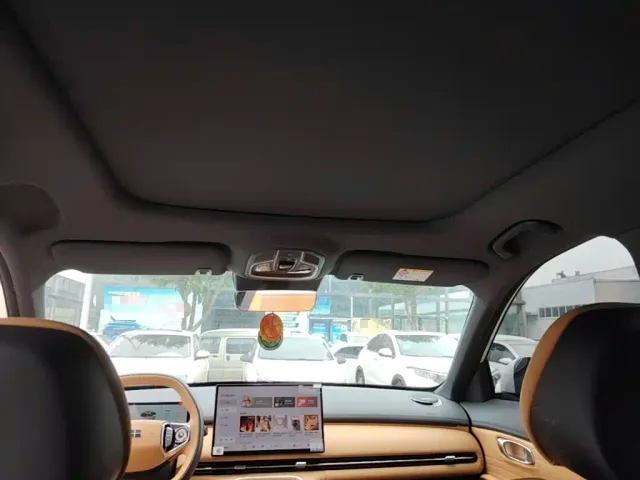 Geely Galaxy Starship 7 EM-i — Фото автомобиля 17