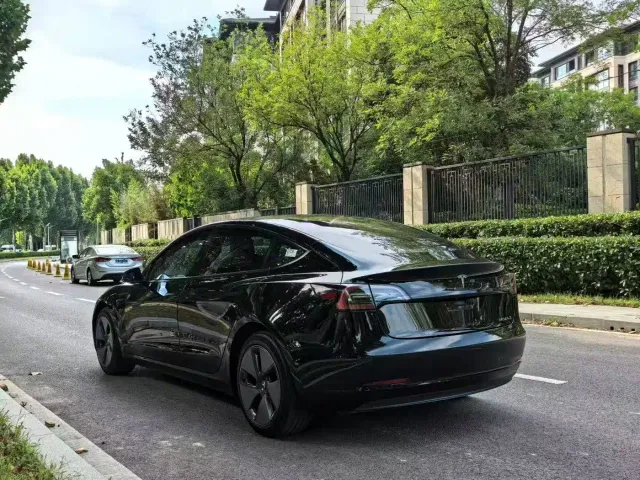 Tesla Model 3 — Фото автомобиля 9
