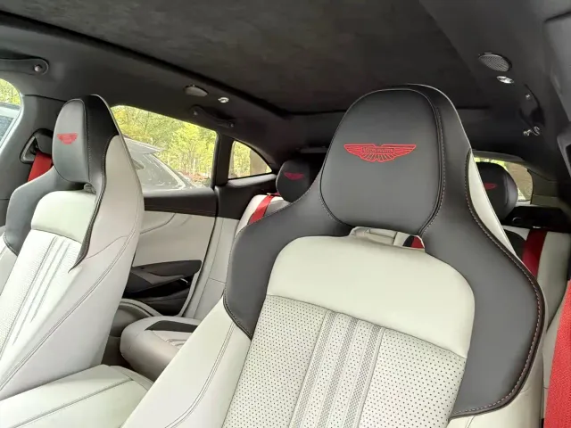 Aston Martin DBX — Фото автомобиля 2