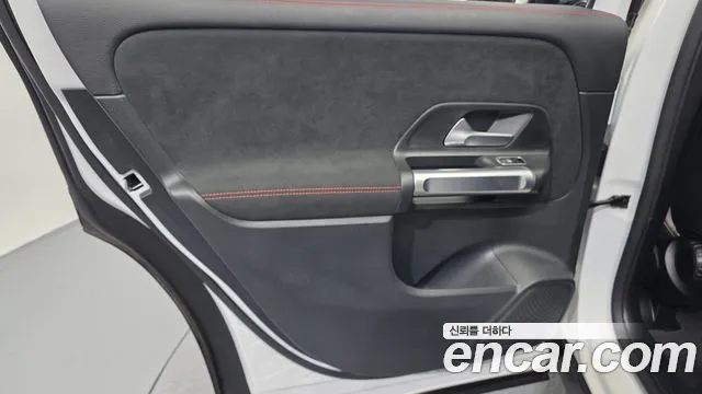 Mercedes-Benz GLB-Class — Фото автомобиля 24