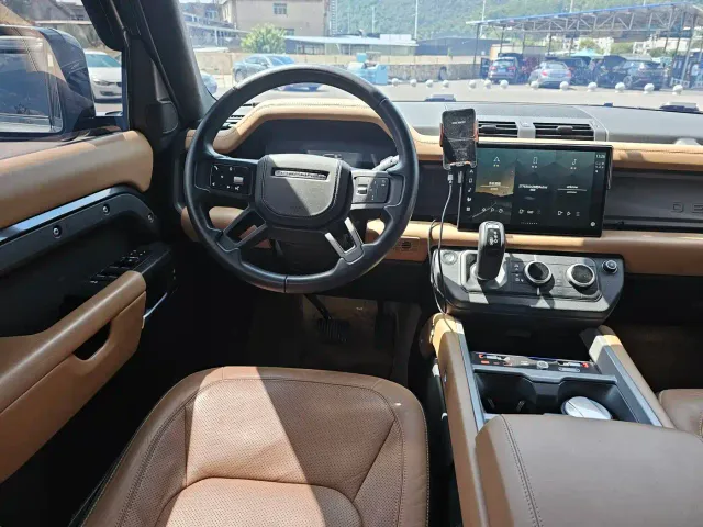 Land Rover Defender — Фото автомобиля 6