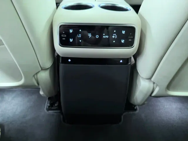 Li Auto L8 — Фото автомобиля 4