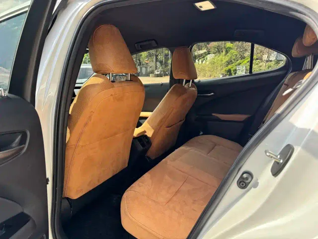 Lexus UX — Фото автомобиля 5