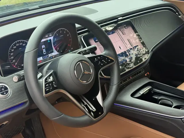 Mercedes-Benz E-Class — Фото автомобиля 4
