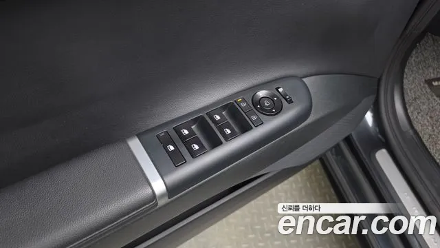 Hyundai Grandeur Grandeur (GN7) 2.5 Бензин 2WD — Фото автомобиля 27