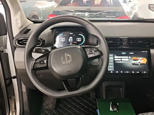 Leapmotor T03 — Фото автомобиля 10