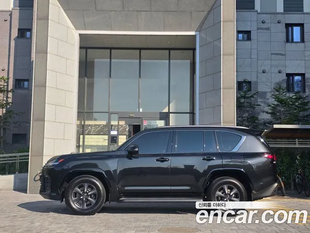Lexus LX Generation 4 — Фото автомобиля 3