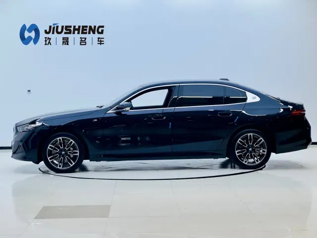 BMW 5 Series — Фото автомобиля 3