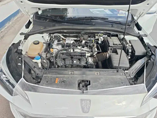 Roewe i5 — Фото автомобиля 10