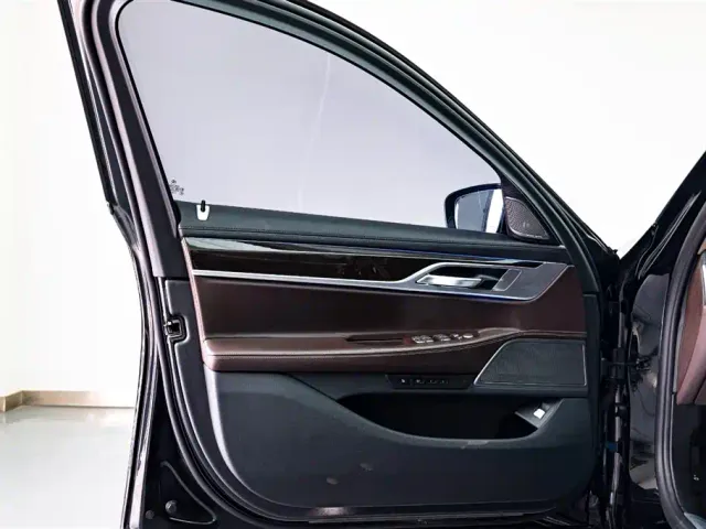 BMW 7 Series — Фото автомобиля 10