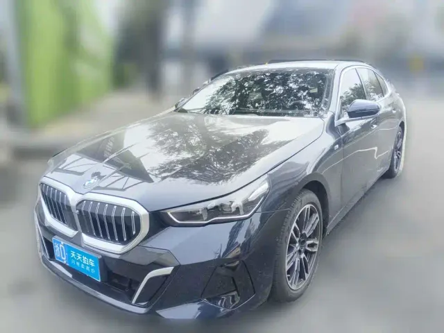 Фотография автомобиля — BMW 5 Series