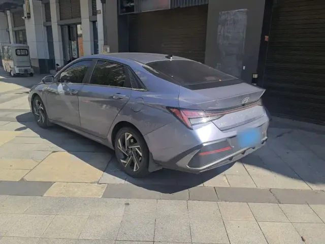 Hyundai Elantra — Фото автомобиля 4
