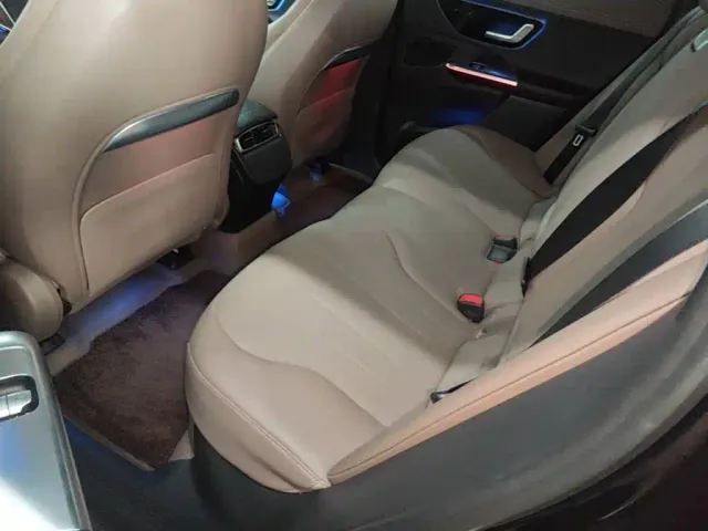 Mercedes-Benz EQE SUV — Фото автомобиля 16