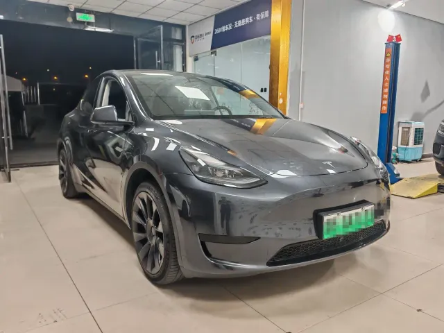 Tesla Model Y — Фото автомобиля 3